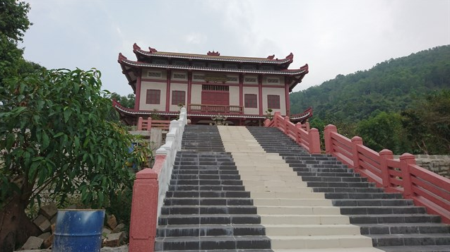 リン・ソン・ブウ・ティエン寺の本堂